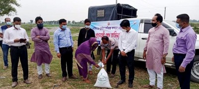মেহেরপুর জেলা প্রশাসনের প্রধানমন্ত্রীর উপহার বিতরণ মেহেরপুর জেলা প্রশাসনের প্রধানমন্ত্রীর উপহার বিতরণ